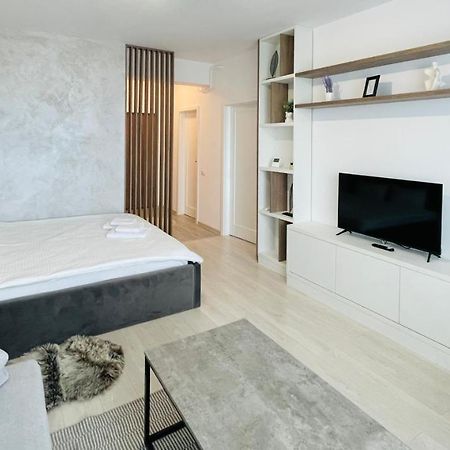 Q Royal Apartment - Palas Center Яш Екстериор снимка