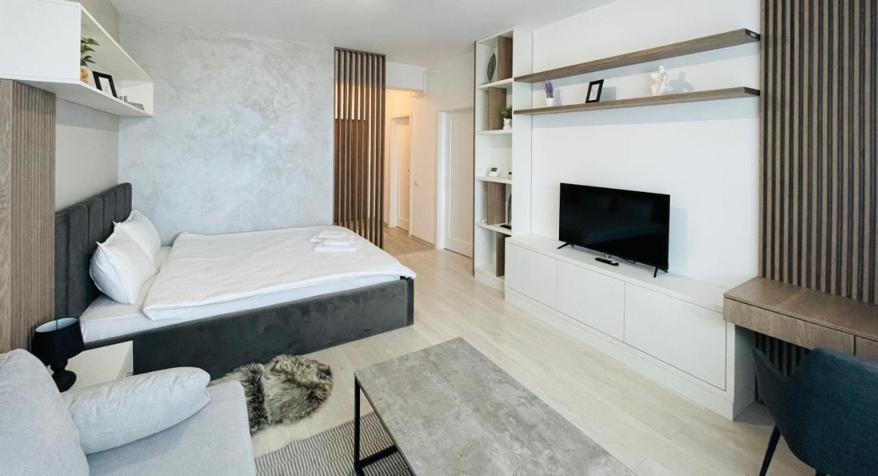 Q Royal Apartment - Palas Center Яш Екстериор снимка