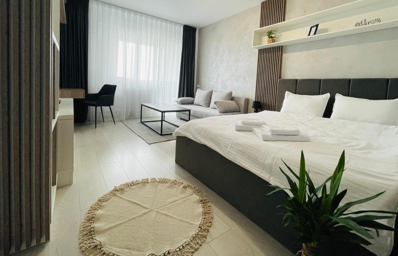 Q Royal Apartment - Palas Center Яш Екстериор снимка